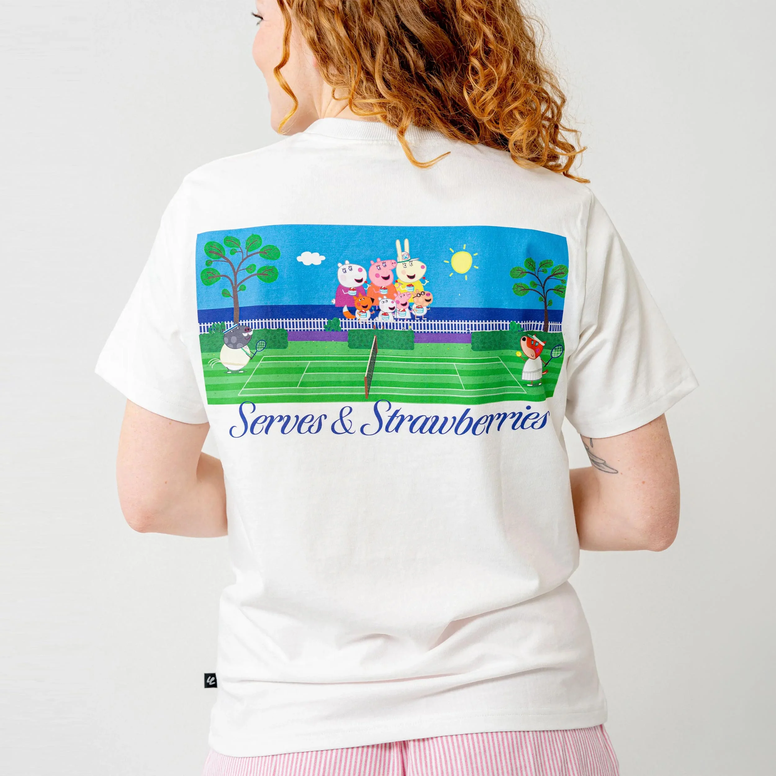 Peppa Pig Serves & Strawberries – '94 Campus Koszulka Unisex - biały