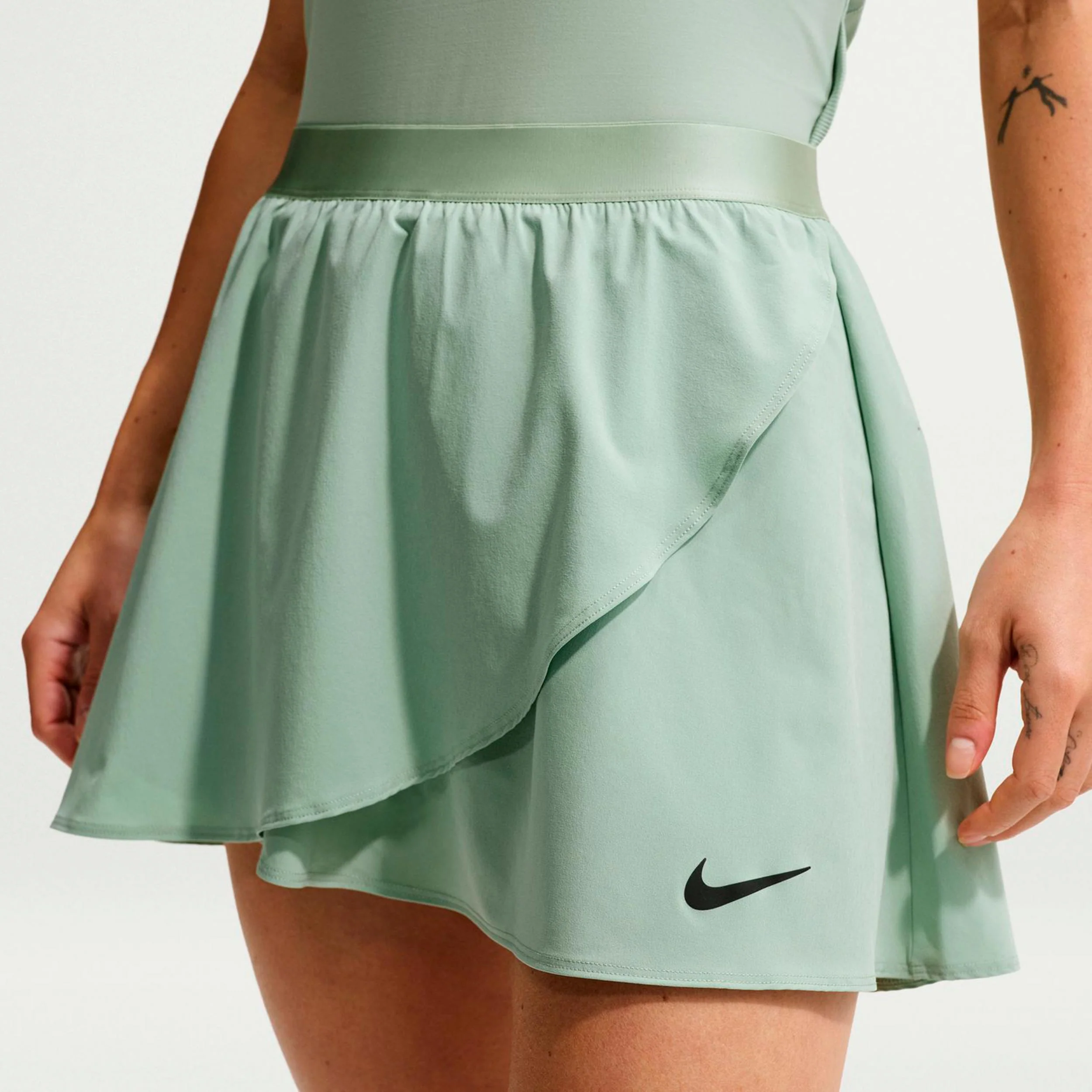 Court Dri-Fit Slam High Rise Woven Spódnica Kobiety - złamana biel - Image 3