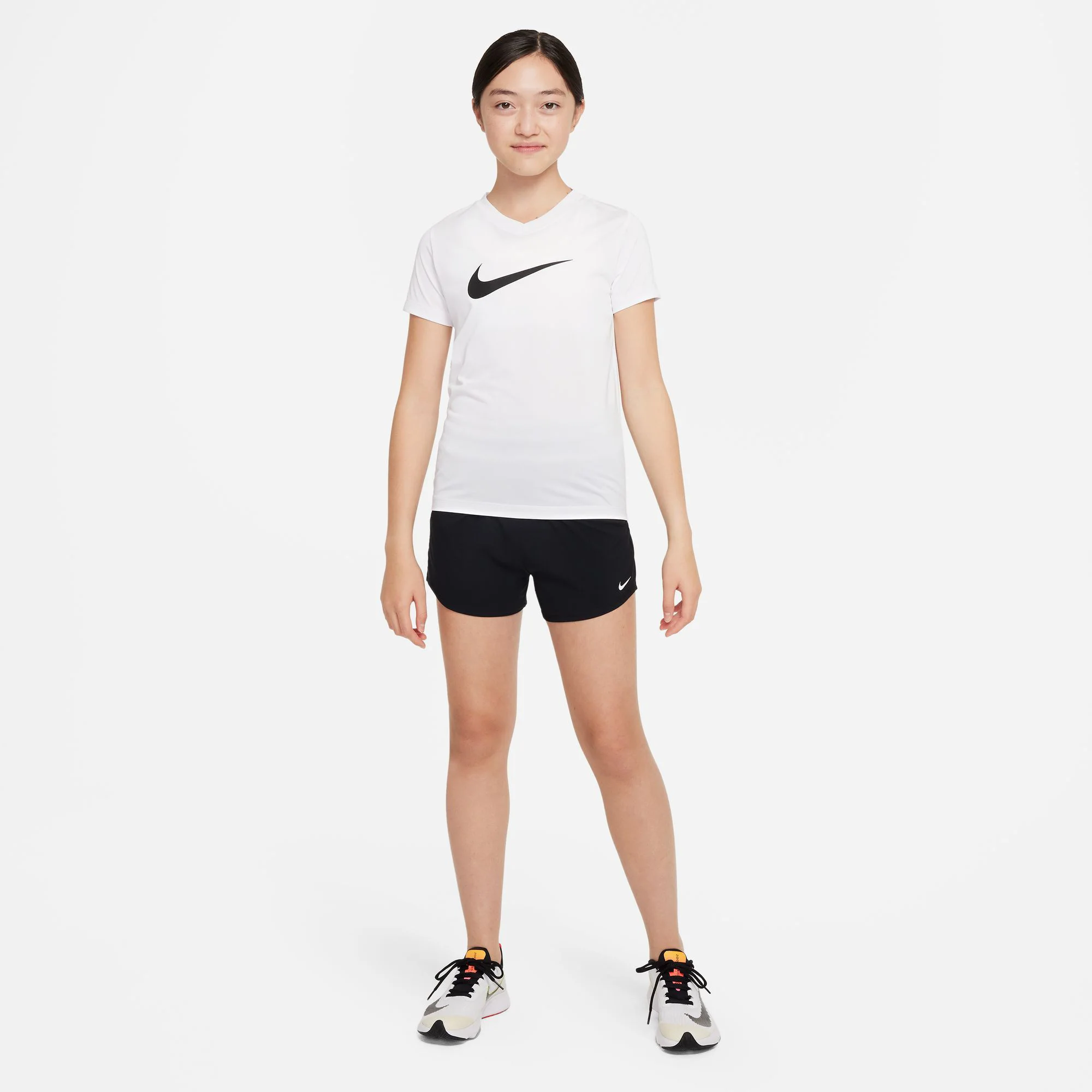 Dri-Fit Big Kids High Waisted Woven Szorty Dziewczynki-Czarny - Image 6