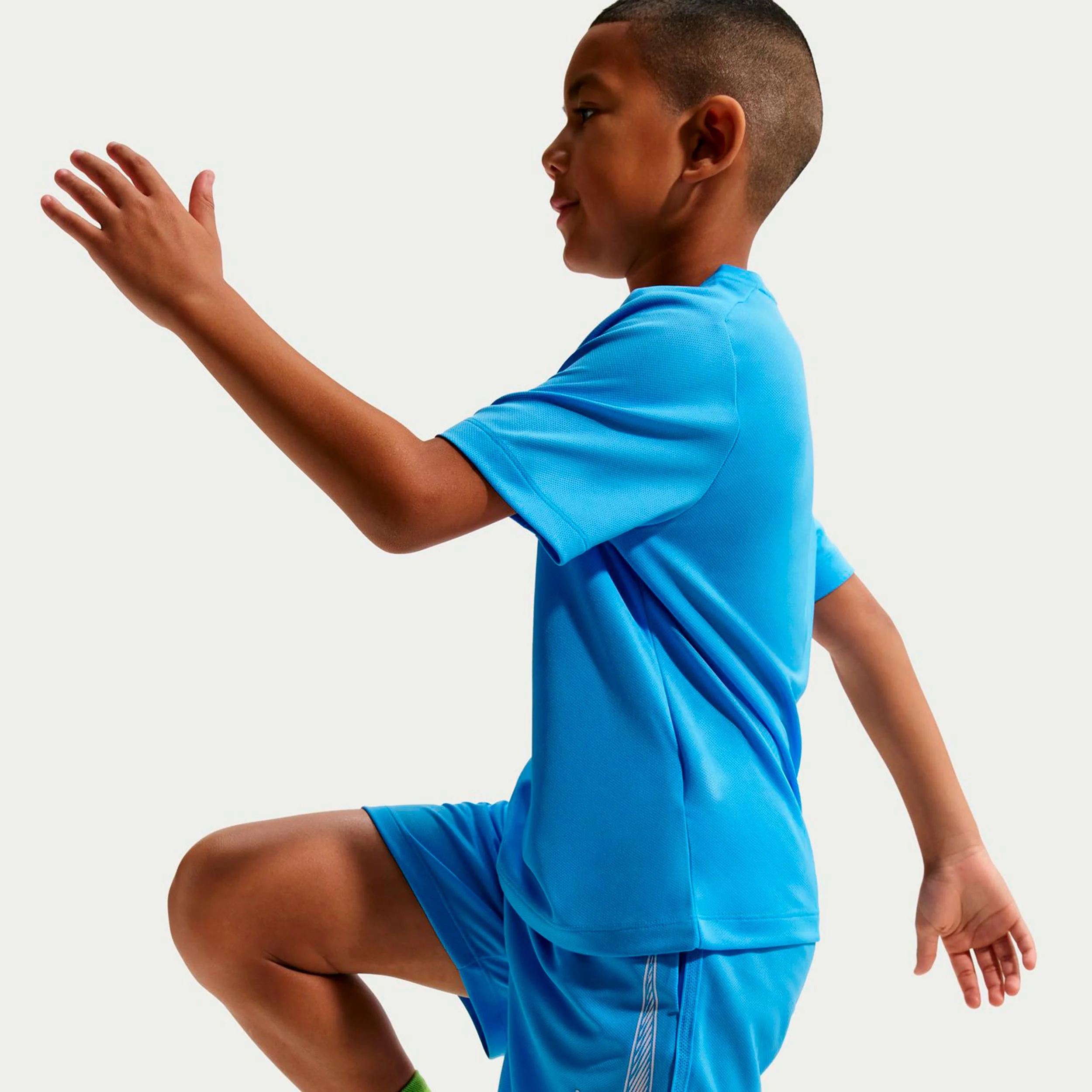 Dri-Fit Multi Szorty Chłopcy-jasnoniebieski - Image 4
