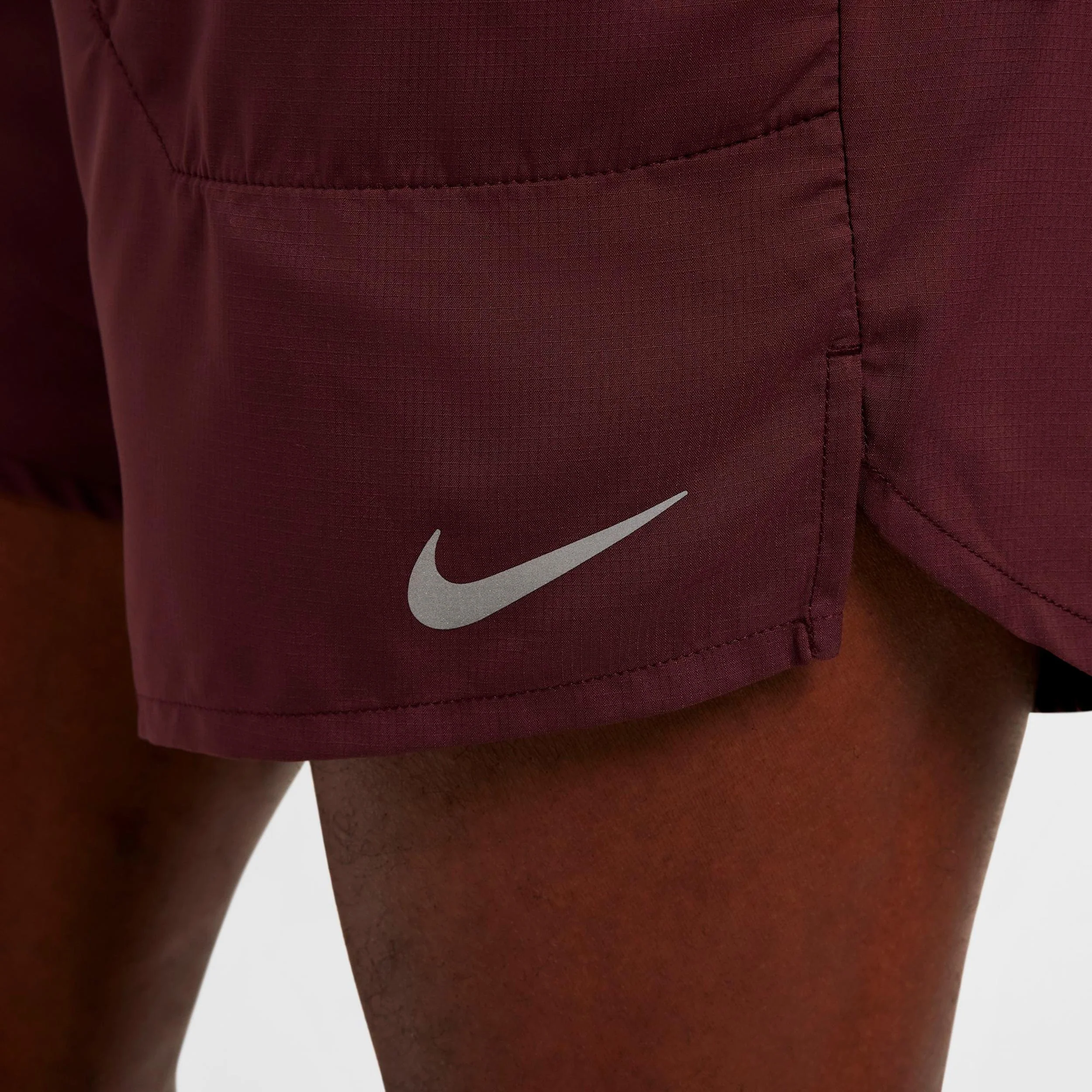 Dri-Fit Stride 7in Brief-Lined Szorty - ciemnoczerwony, czarny - Image 5