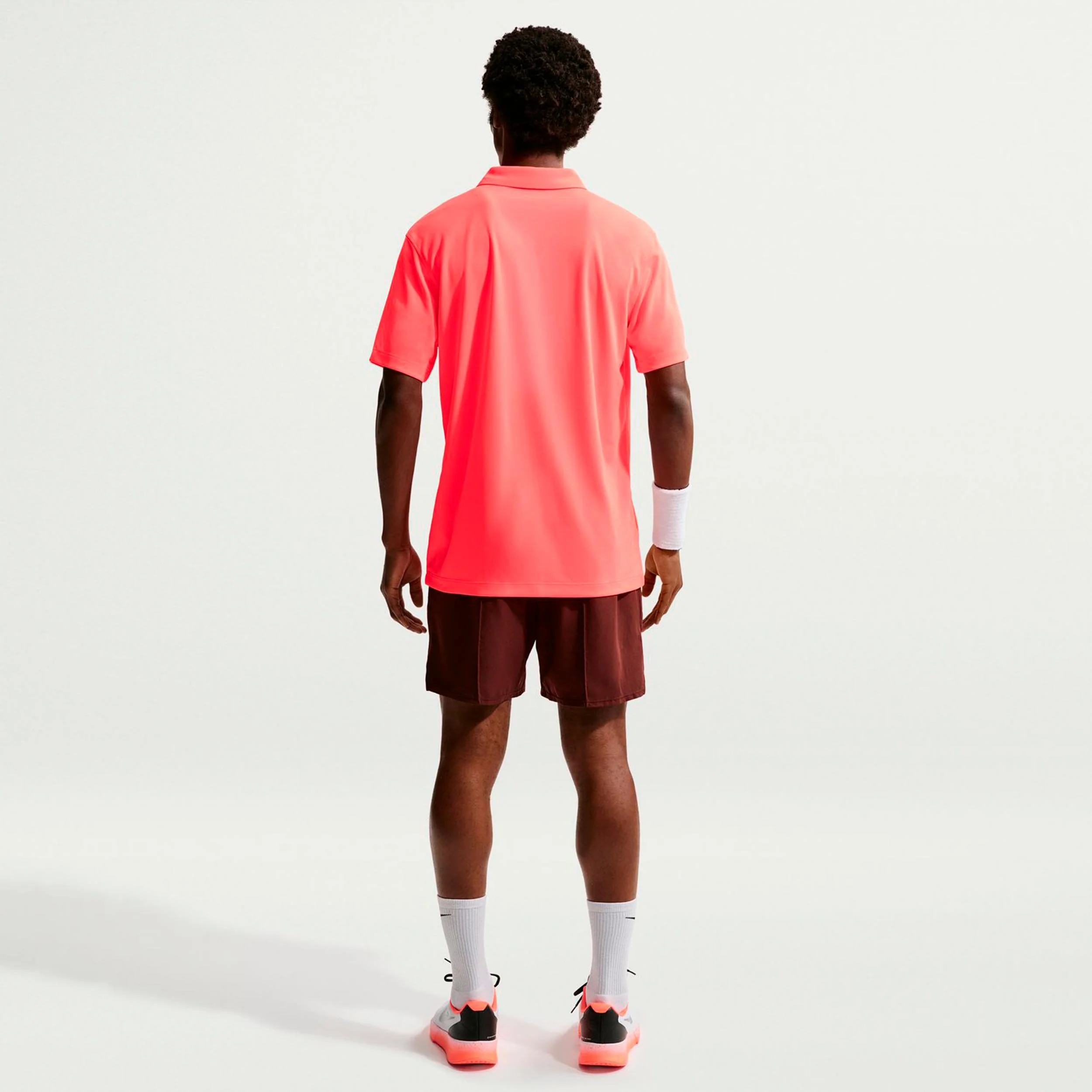 Dri-Fit Victory Court Solid Polo Mężczyźni - koral, czarny - Image 3