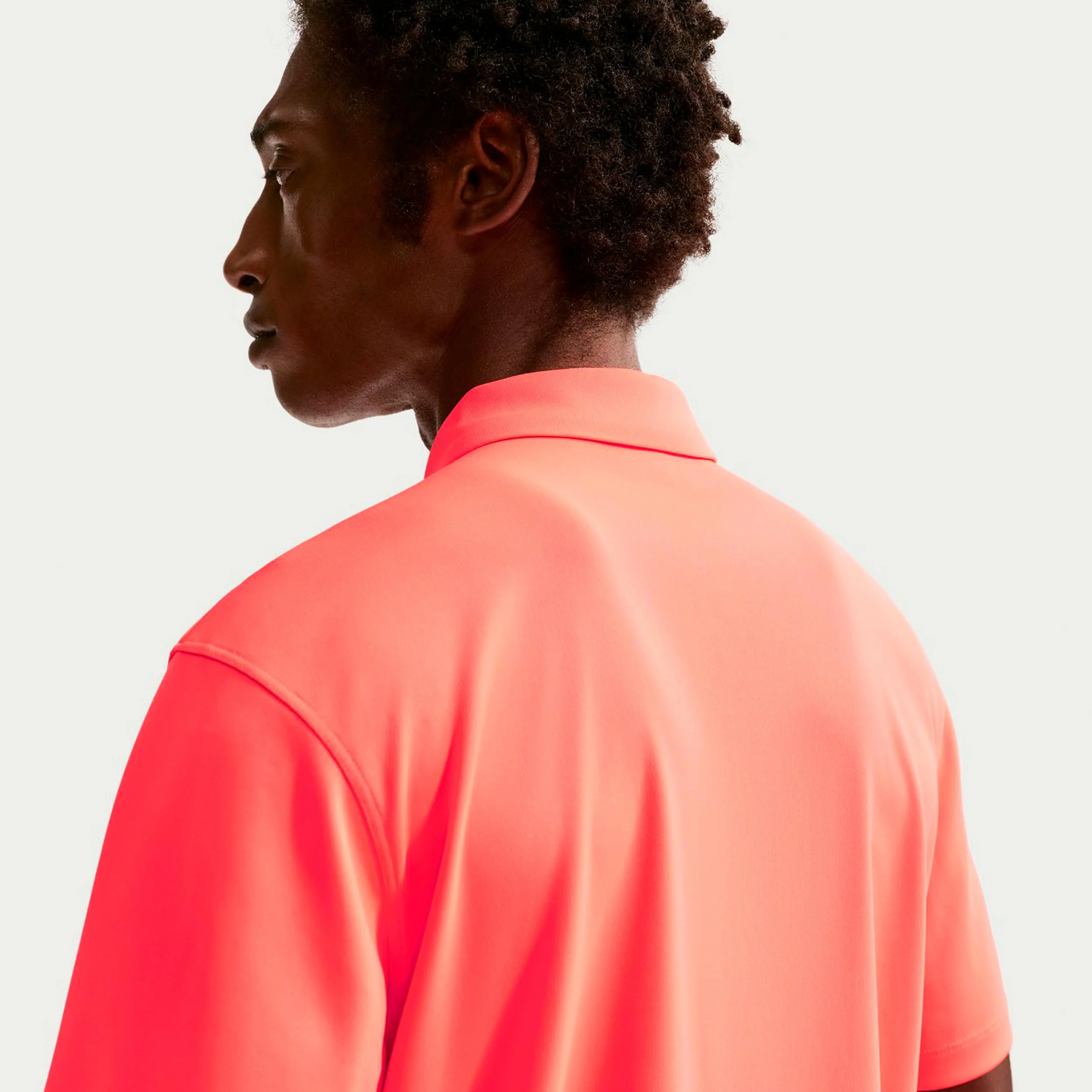 Dri-Fit Victory Court Solid Polo Mężczyźni - koral, czarny - Image 4