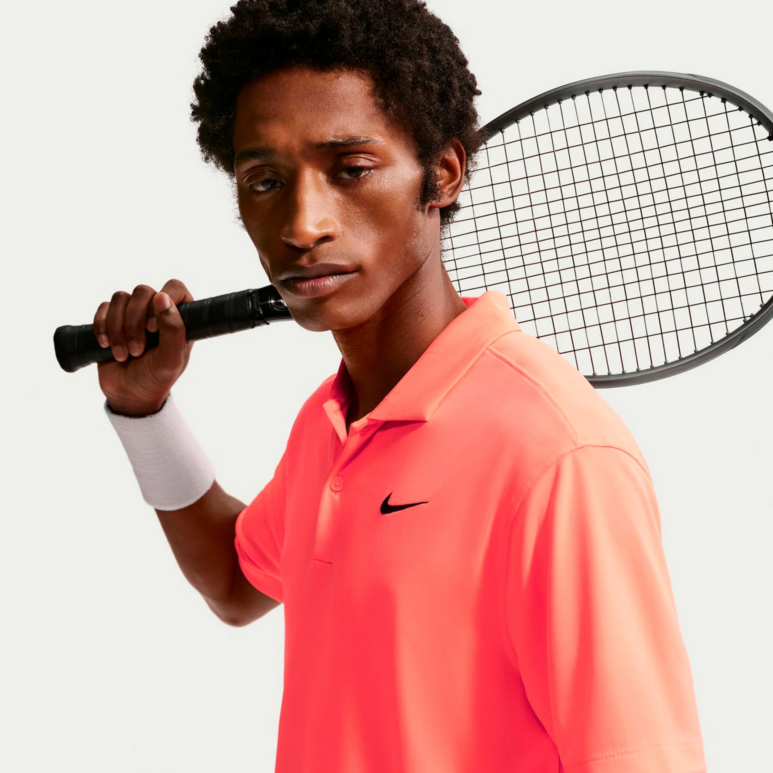 Dri-Fit Victory Court Solid Polo Mężczyźni - koral, czarny - Image 5
