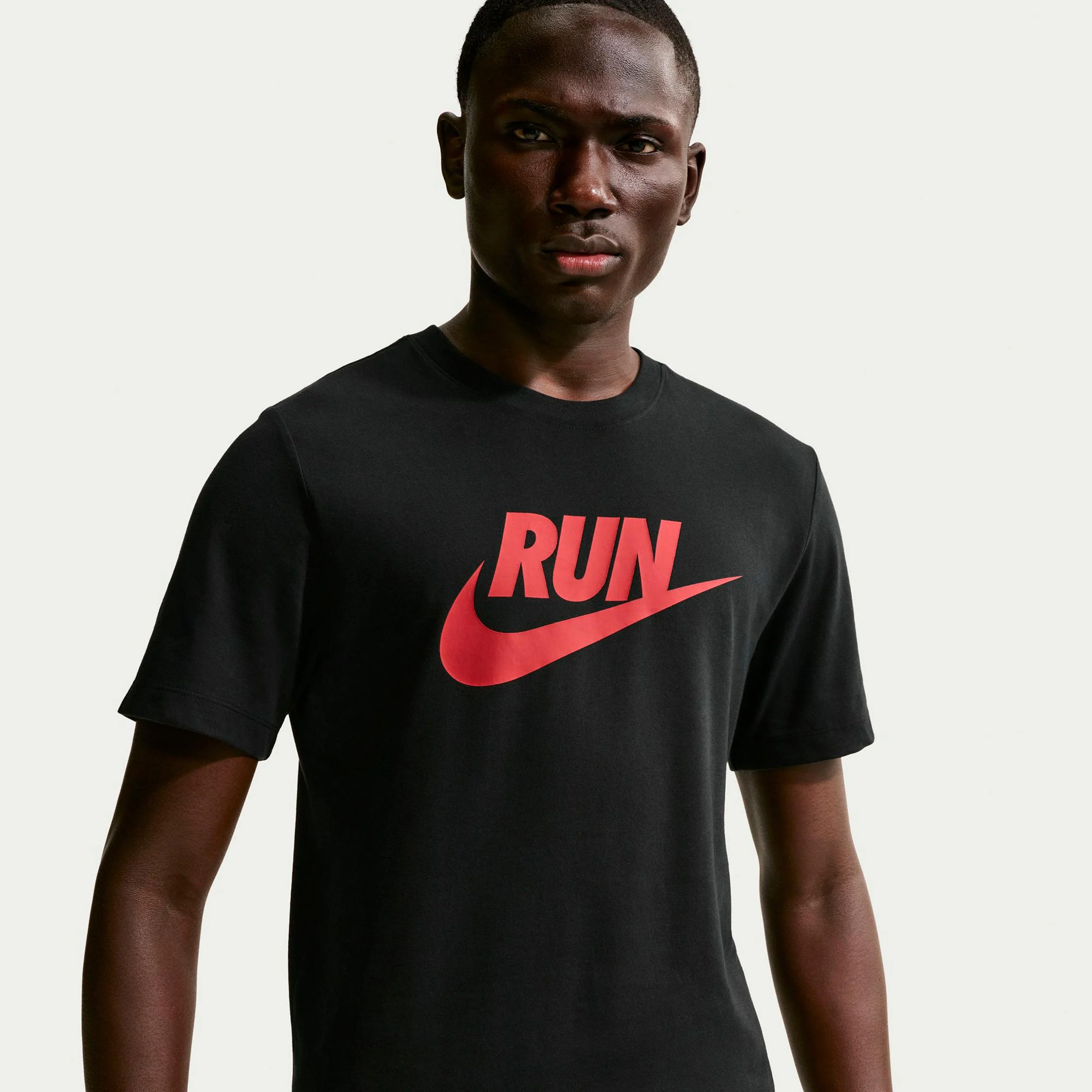 Run Swoosh Koszulka do biegania Mężczyźni - czarny, czerwony