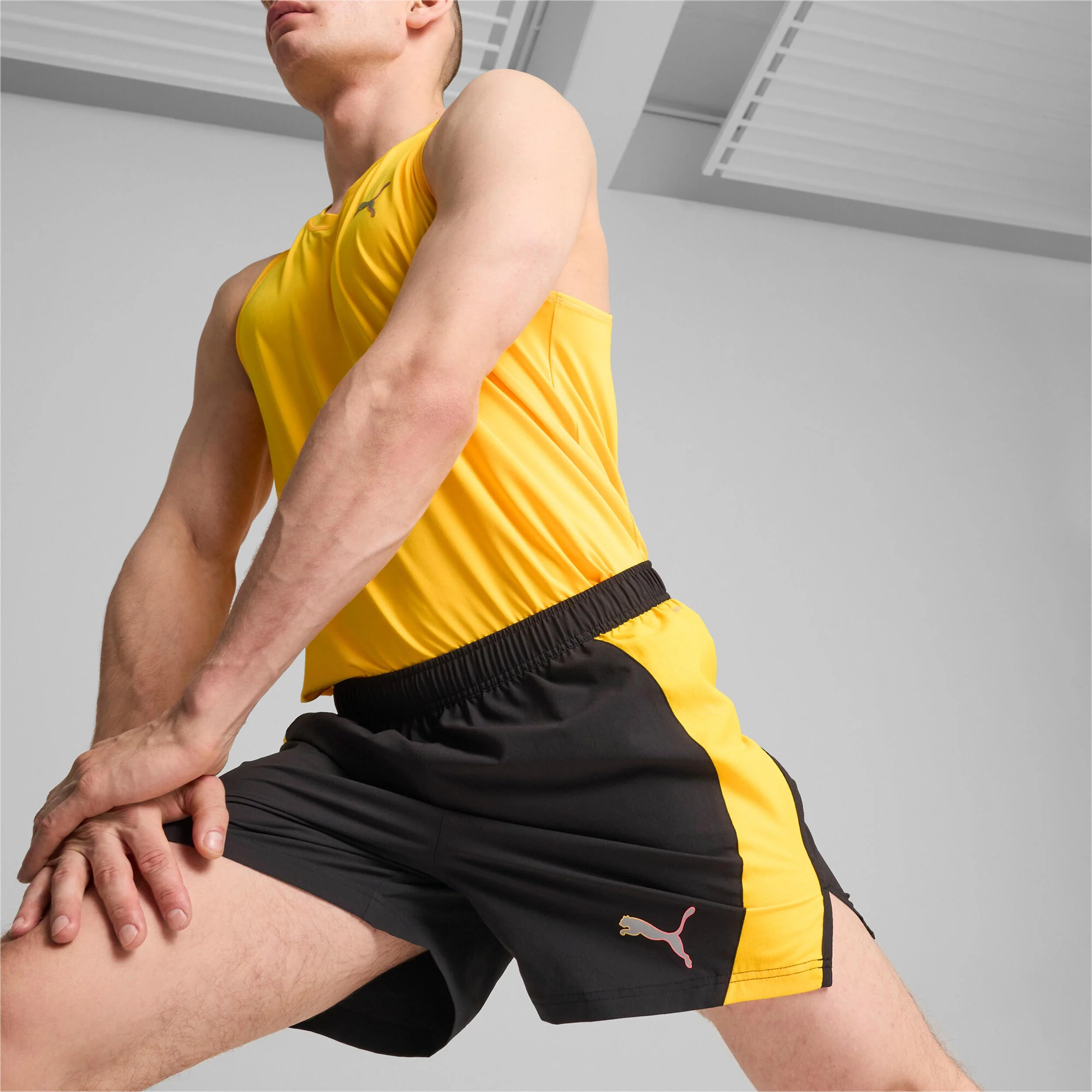 Run Velocity Ultraweave 5in Spodenki do biegania Mężczyźni - czarny, pomarańczowy - Image 8